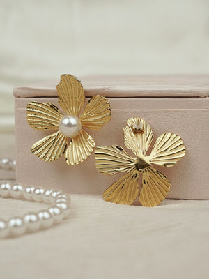 Flower pearl studs Flower pearl studs