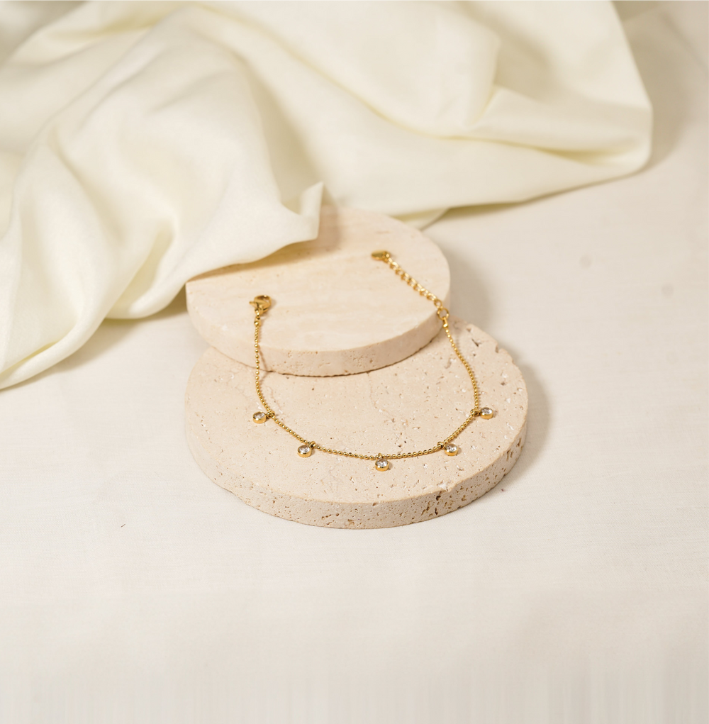 White stone round bracelet