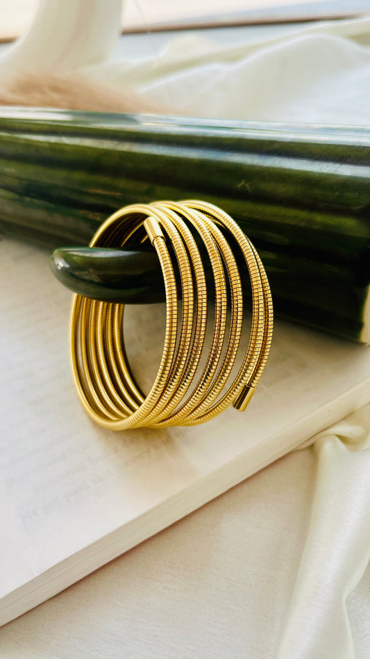 Spiral bangle