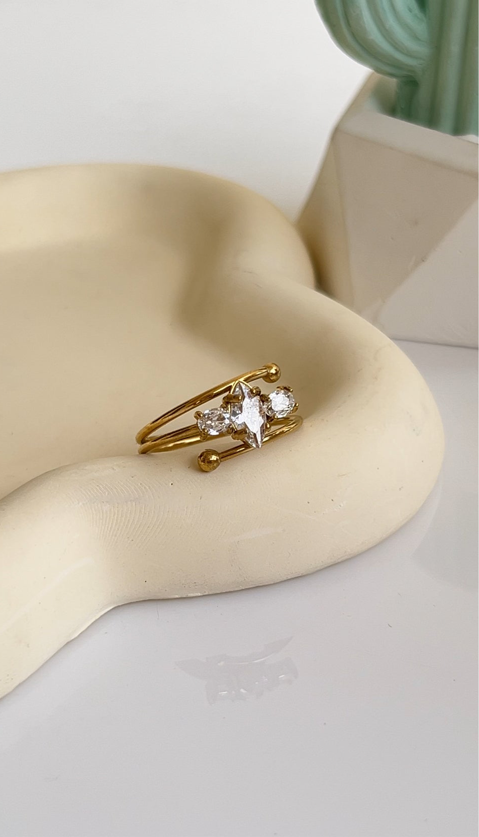 White Nova ring