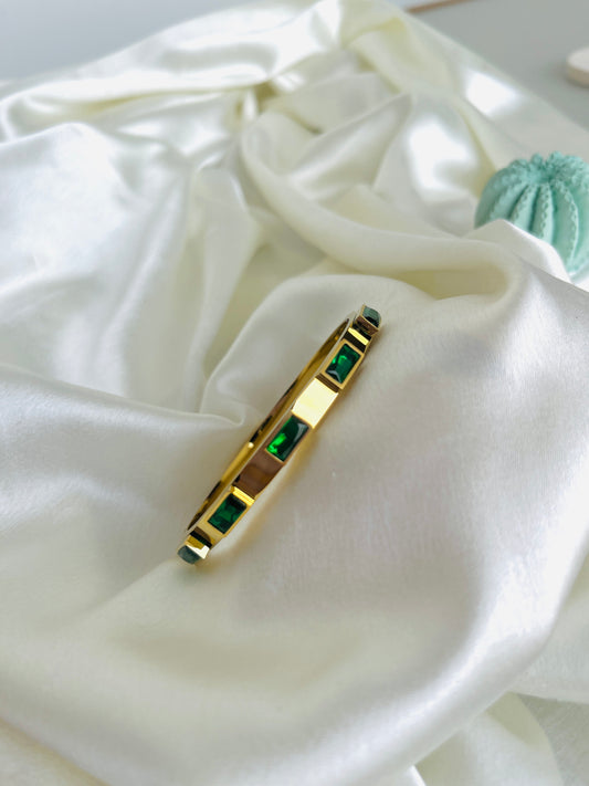 Emerald stone kada