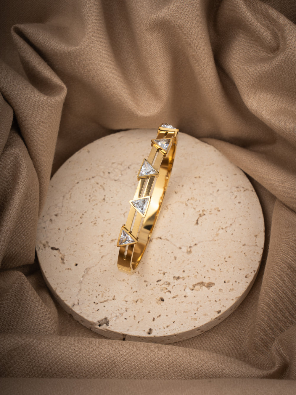 Triangle white kada