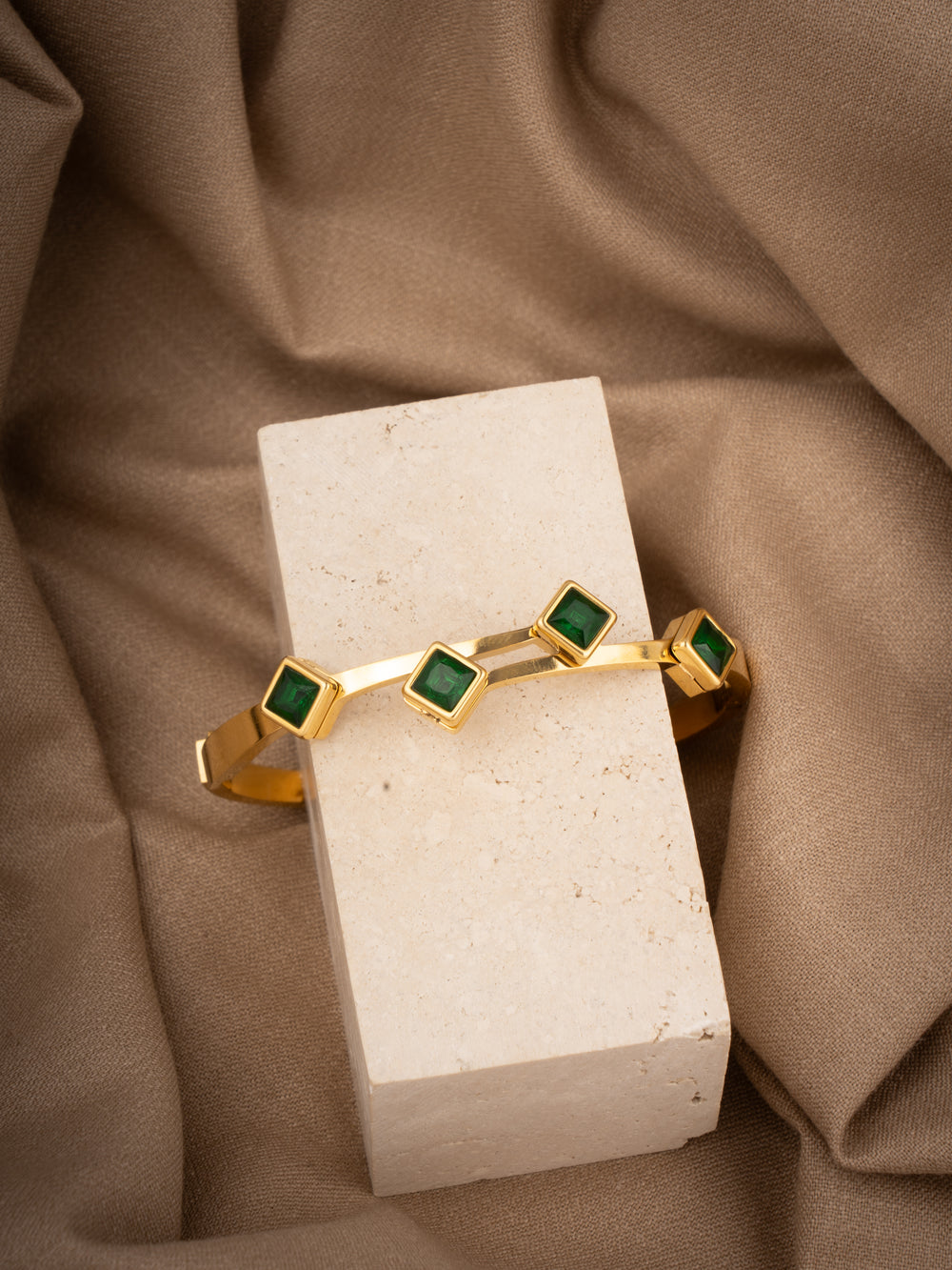 Emerald 4 stone kada