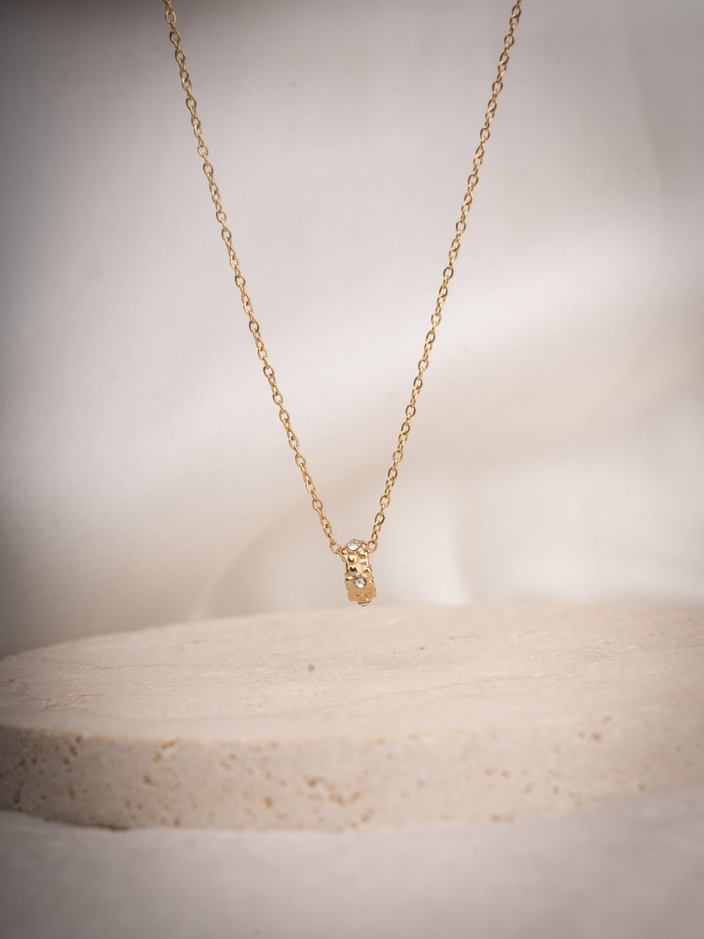 Round stone chain