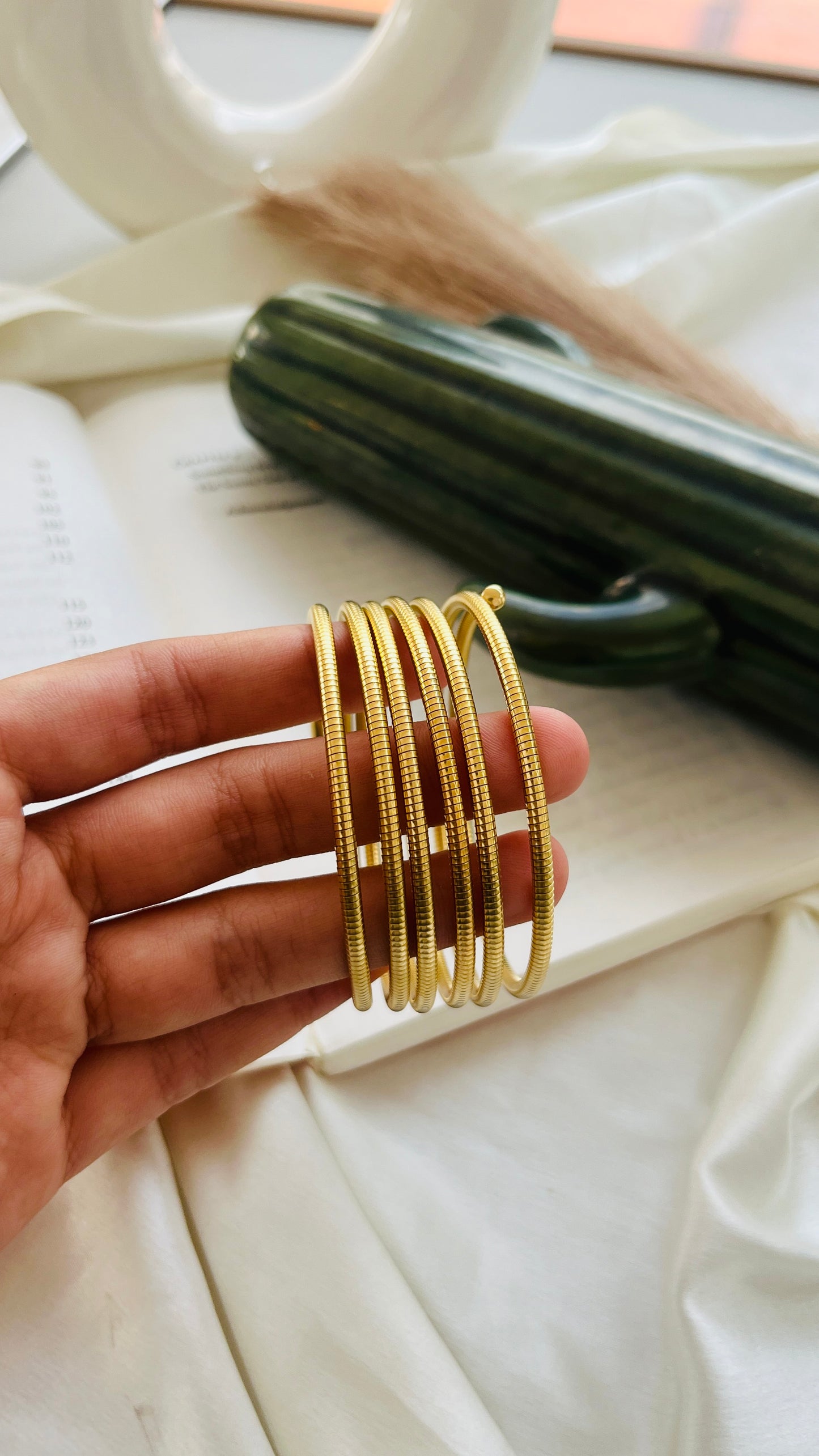 Spiral bangle