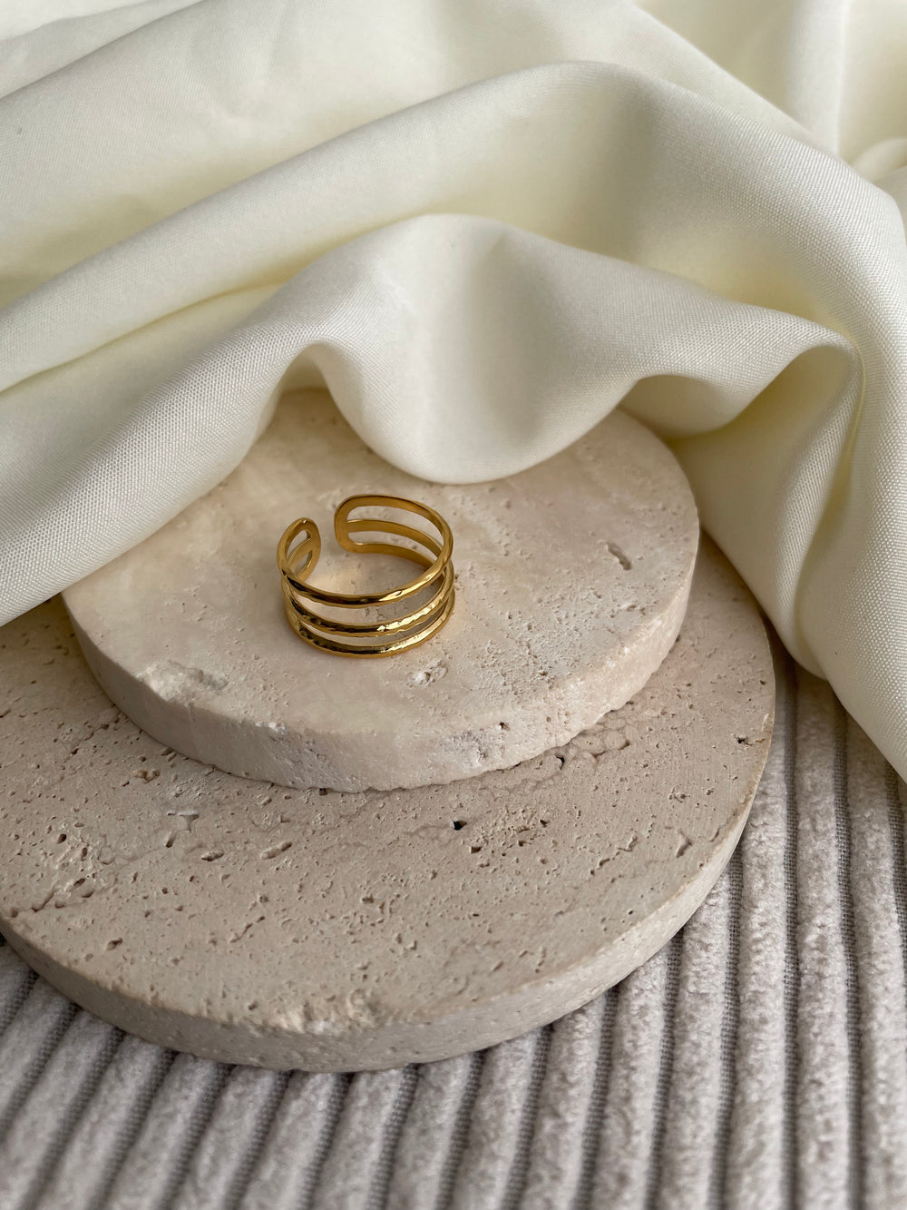 Luna Ring