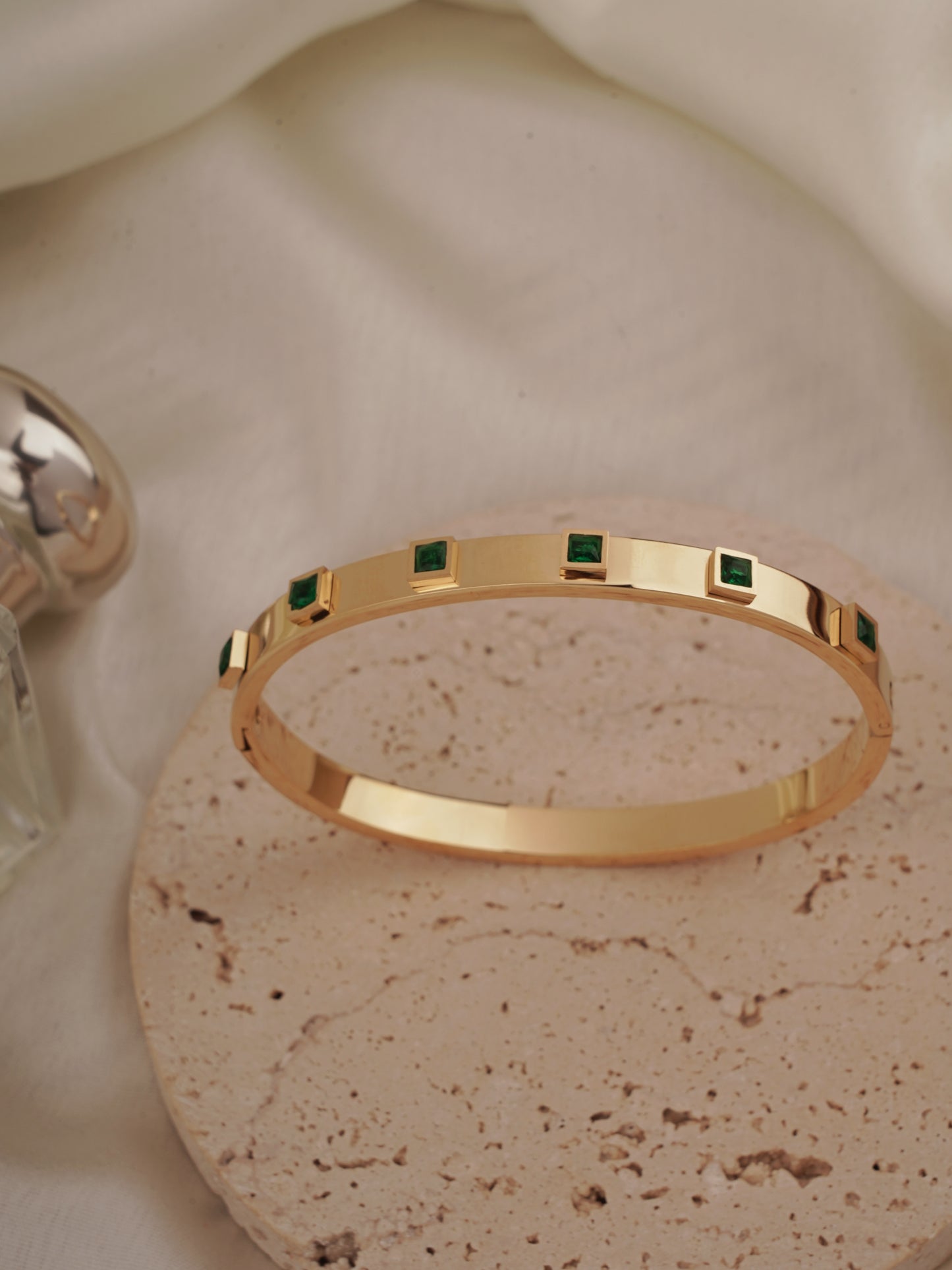 Emerald square kada