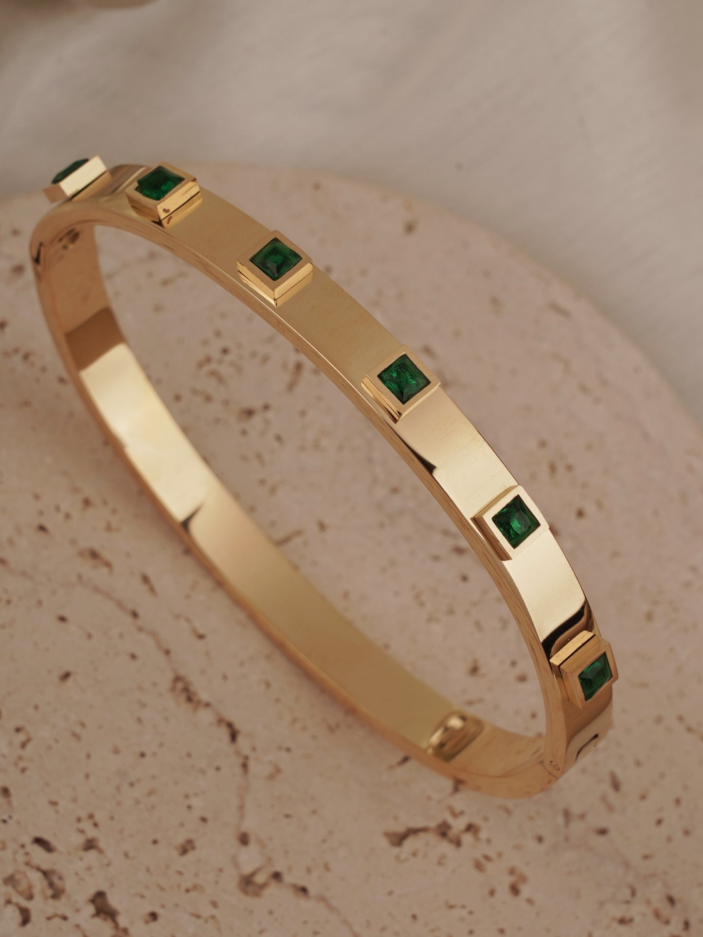 Emerald square kada