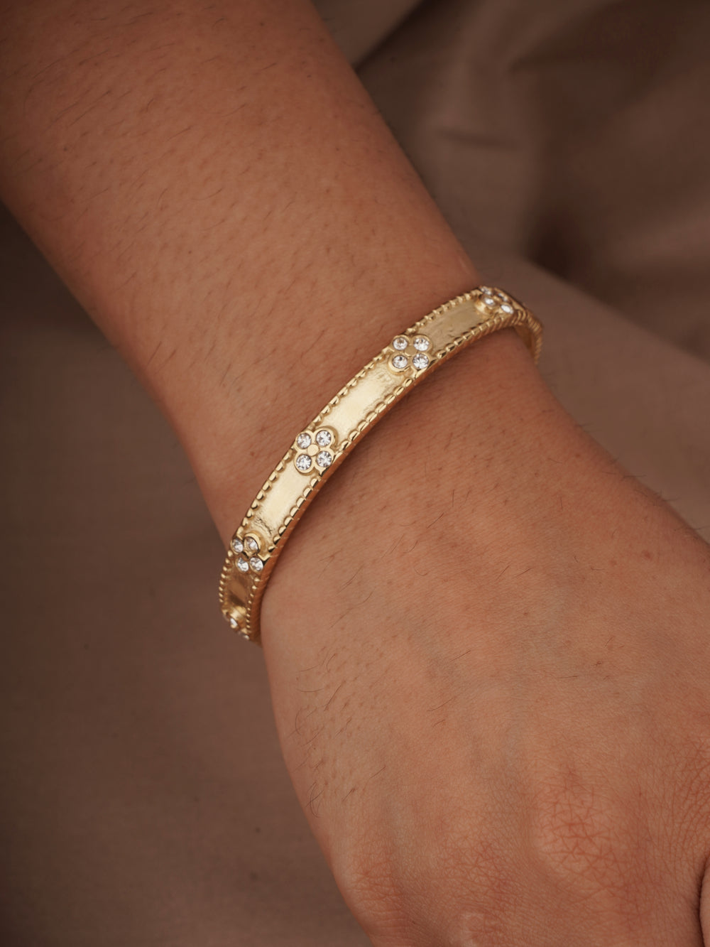 Flower stone kada thin