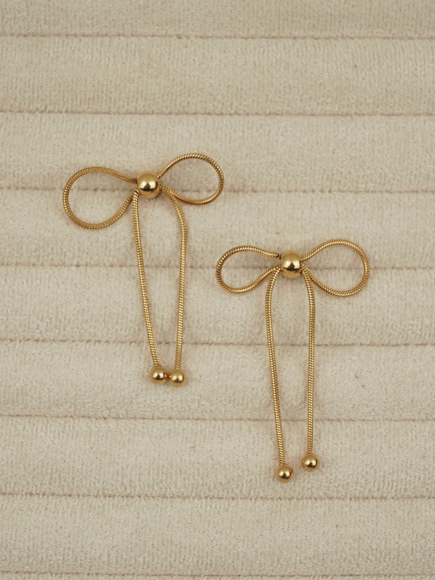 Bow earrings