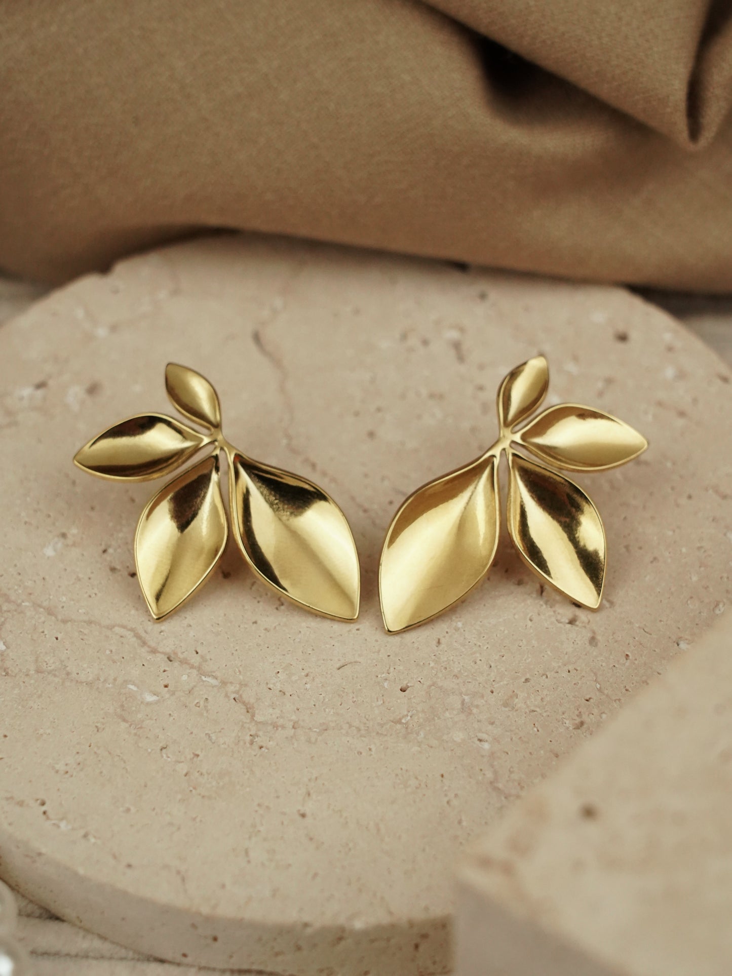 Leaf studs