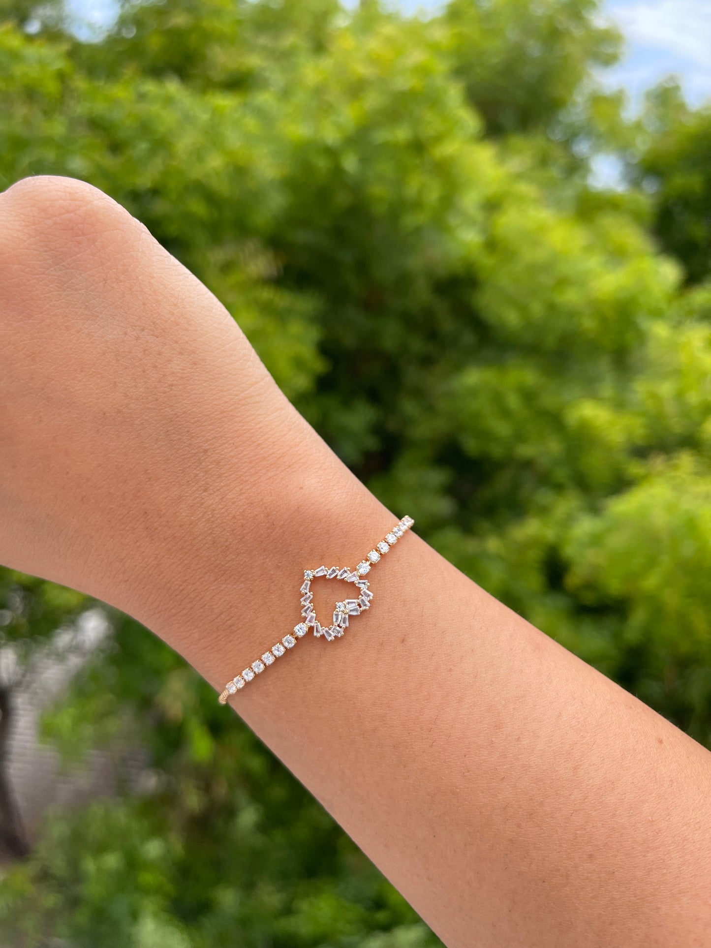 Adjustable heart bracelet