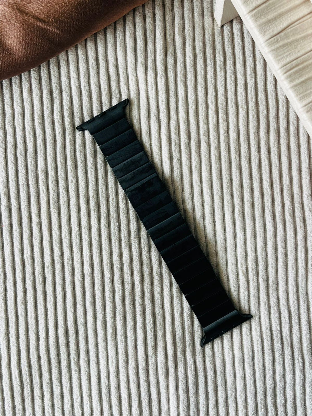 Alia Magnetic Black Apple Watch Band