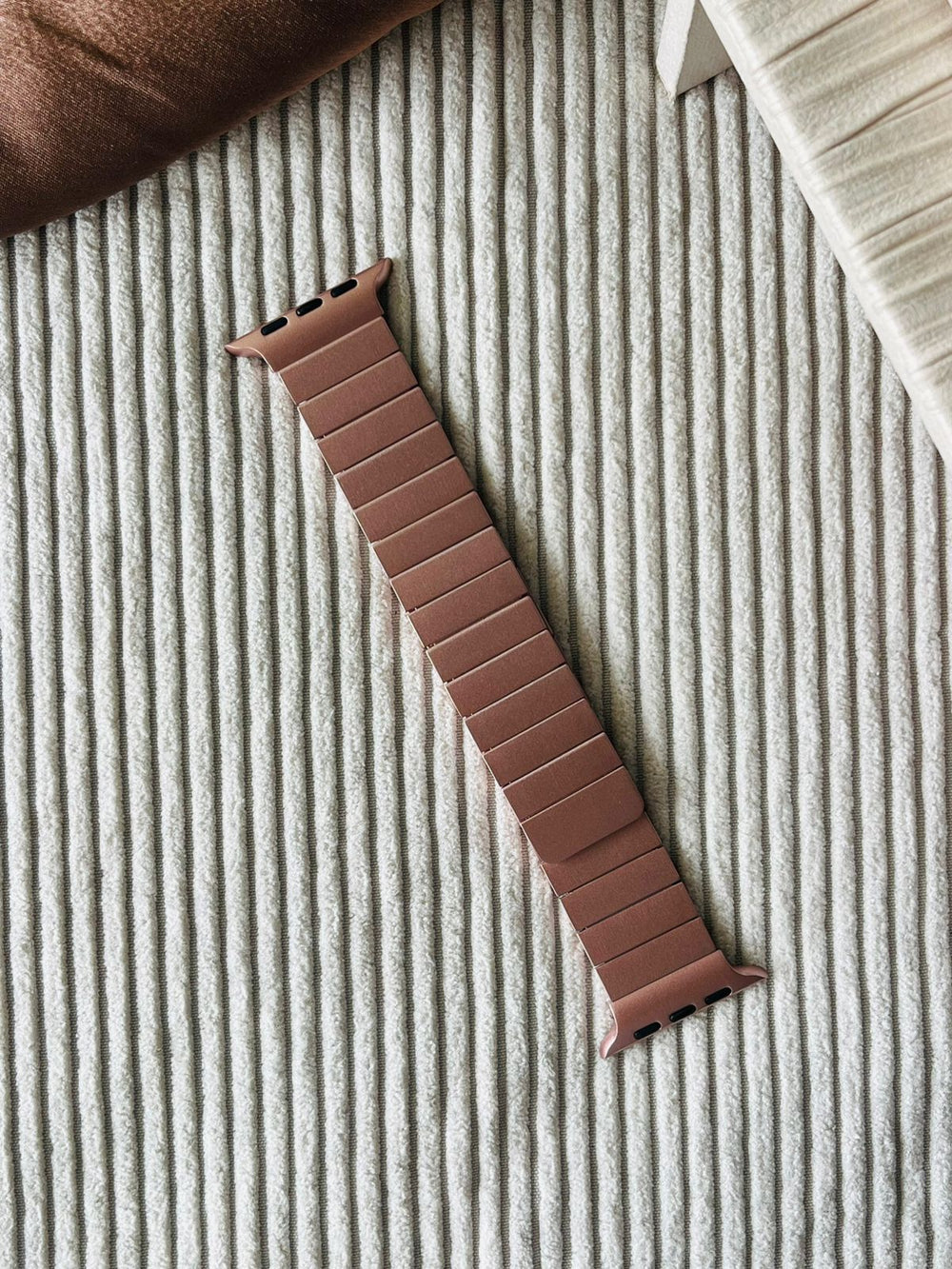 Alia Magnetic Pink Apple Watch Band