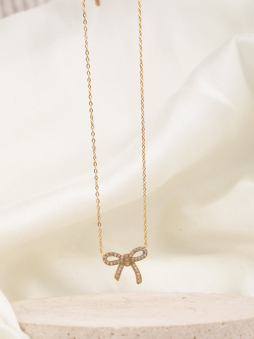 Bow stone chain