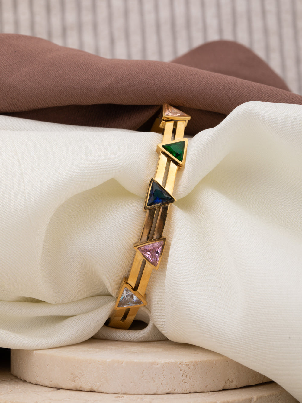 Triangle multistone kada
