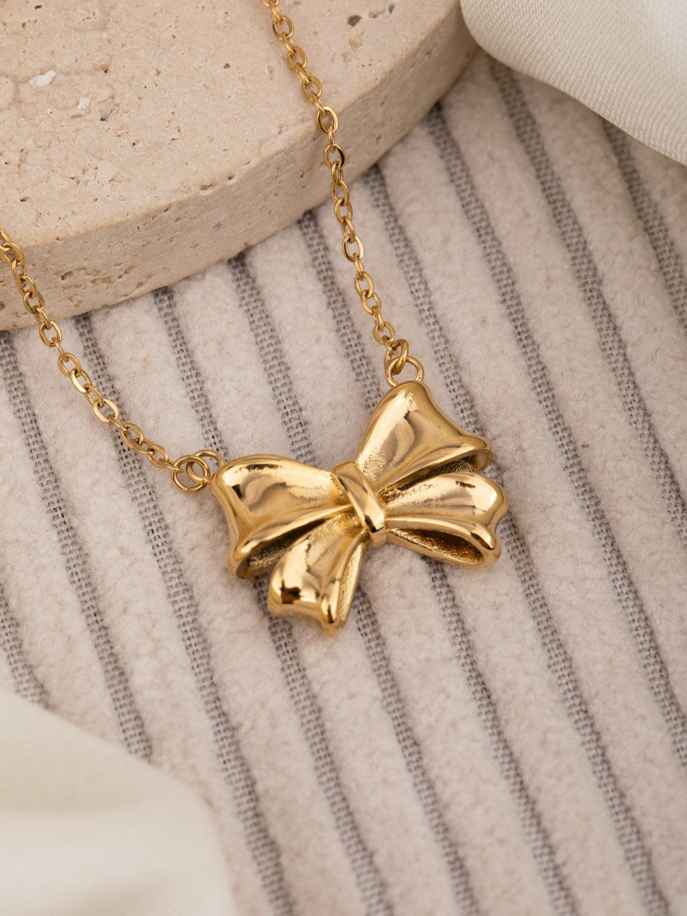 Bow Short Chain