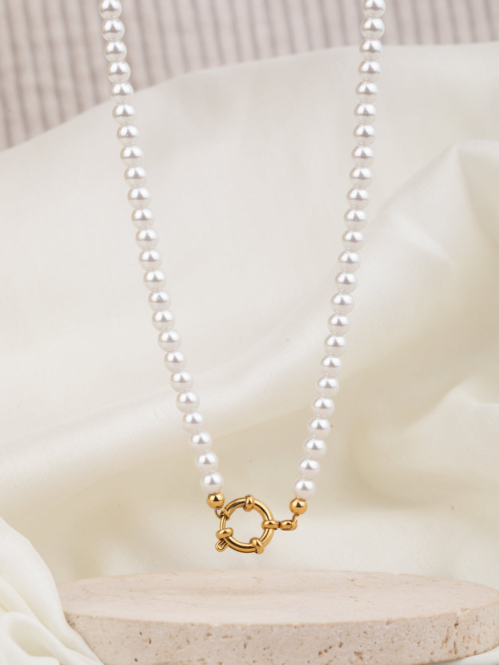 Pearl charm lock chain